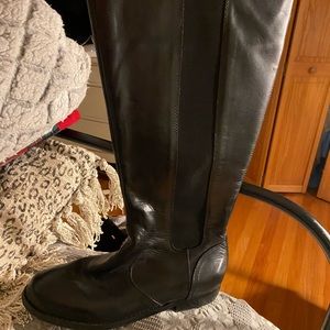 Black leather 9w boots